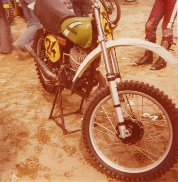 Ruskeasanta GP-500 Kawasakin 500cc tehdaspelli